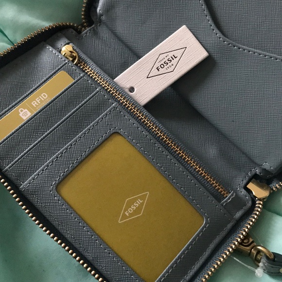 Fossil Genuine Leather Phone Wallet - Picture 4 of 4